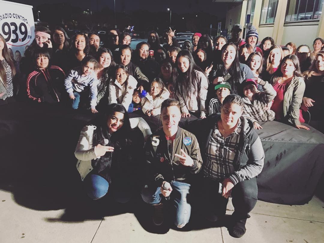 No importa dónde se presente Jonatan Sánchez, sus fans siempre están con él.