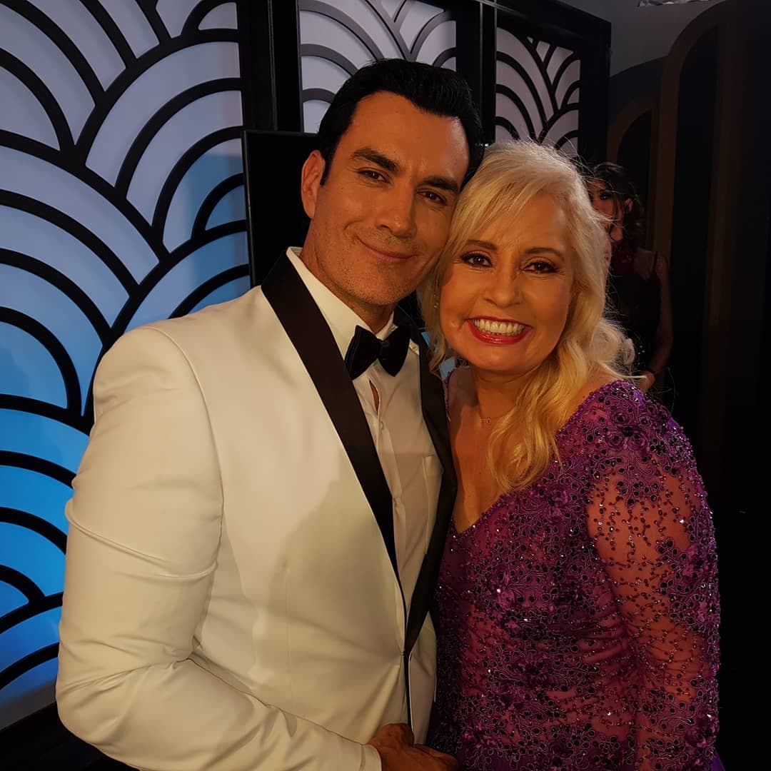 “Se tiene que hacer
<b>mucha investigación y muchas entrevistas</b>, porque sí son varios puntos de vista los que hay que tomar en cuenta”, mencionó, dejando claro que tomará un tiempo lograr que la bioserie se estrene en pantalla.
<br>