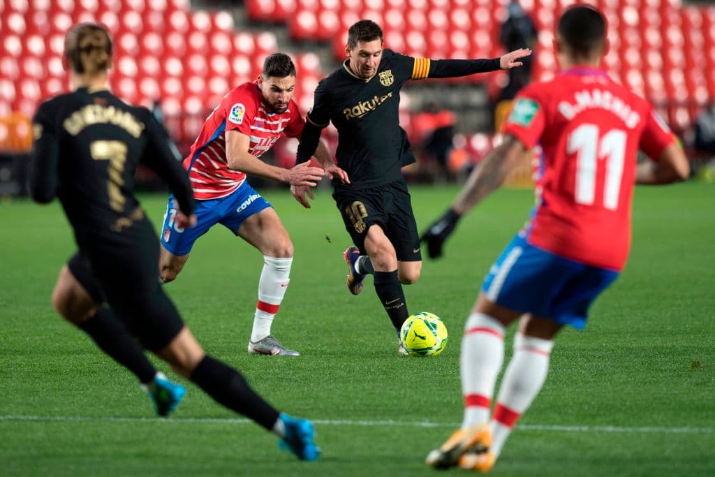 Griezmann abrió el marcador a los 12’; Messi creció la ventaja a los 35’ y al 42’ volvió a marcar para la goleada en Los Cármenes. El doblete del astro francés llegó a los 63’ para sellar el resultado. Los culés llegaron a 34 unidades y se medirán al Elche en la siguiente jornada de La Liga.