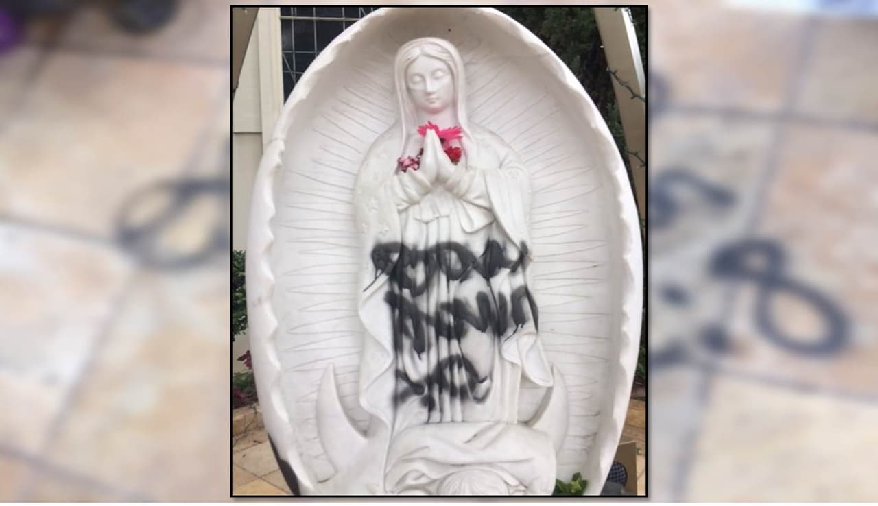 Investigan como crimen de odio las pintadas aparecidas en una iglesia católica de West Covina
