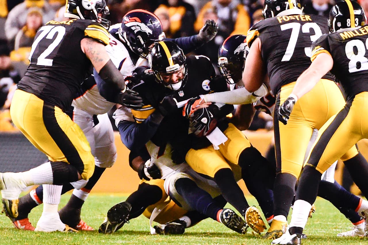 Los Pittsburgh Steelers vencieron 34 - 27 a los Denver Broncos luego de recuperarse de una desventaja de 17 puntos.
