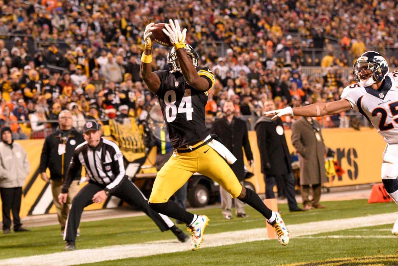 Los Pittsburgh Steelers vencieron 34 - 27 a los Denver Broncos luego de recuperarse de una desventaja de 17 puntos.