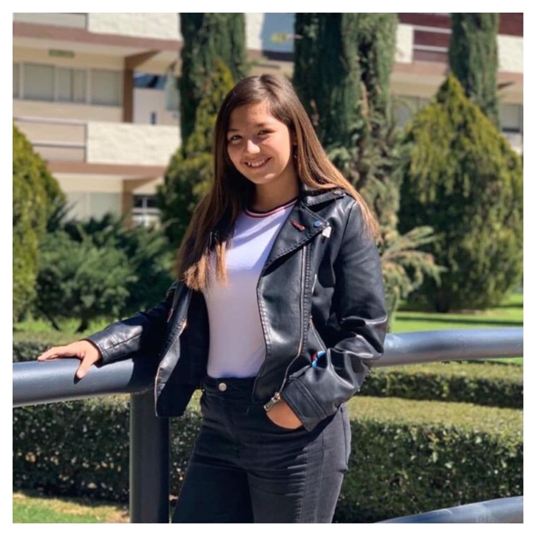 “Ahorita me sigo preparando y quiero seguirlo haciendo porque es lo que me gusta (el entretenimiento), es lo que me apasiona, y claro también llevarlo con mi escuela y con la educación”,
<a href="https://peopleenespanol.com/television/montserrat-garcia-telesa-en-pequenos-gigantes-vida-actual/" target="_blank">comentó</a>.