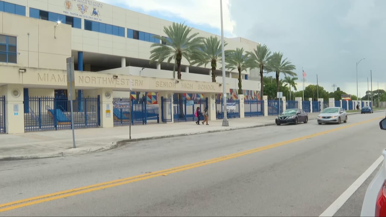 Un estudiante es apuñalado y otro resulta herido en una pelea en una escuela secundaria de Miami