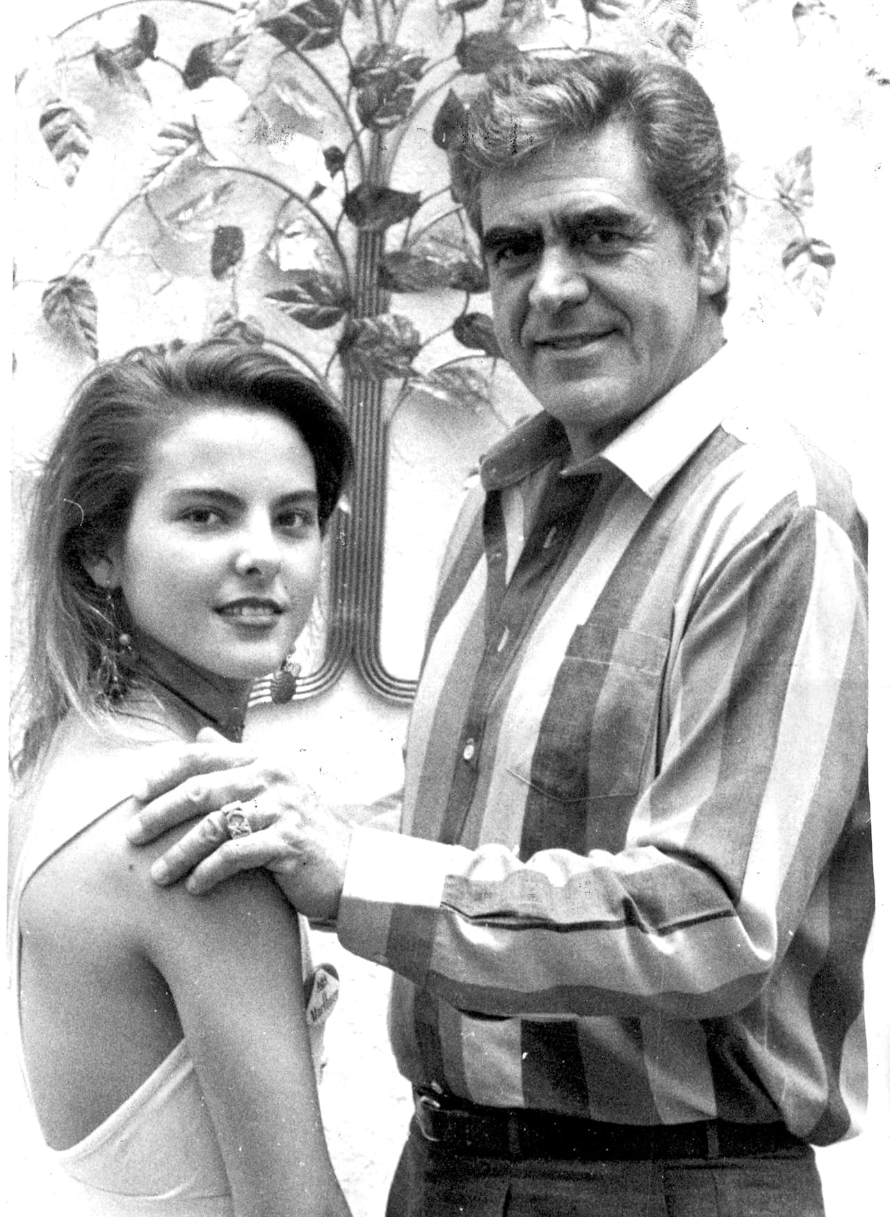 Kate cuando aún era una jovencita, en 1984, junto a su papá, el primer actor Eric del Castillo.