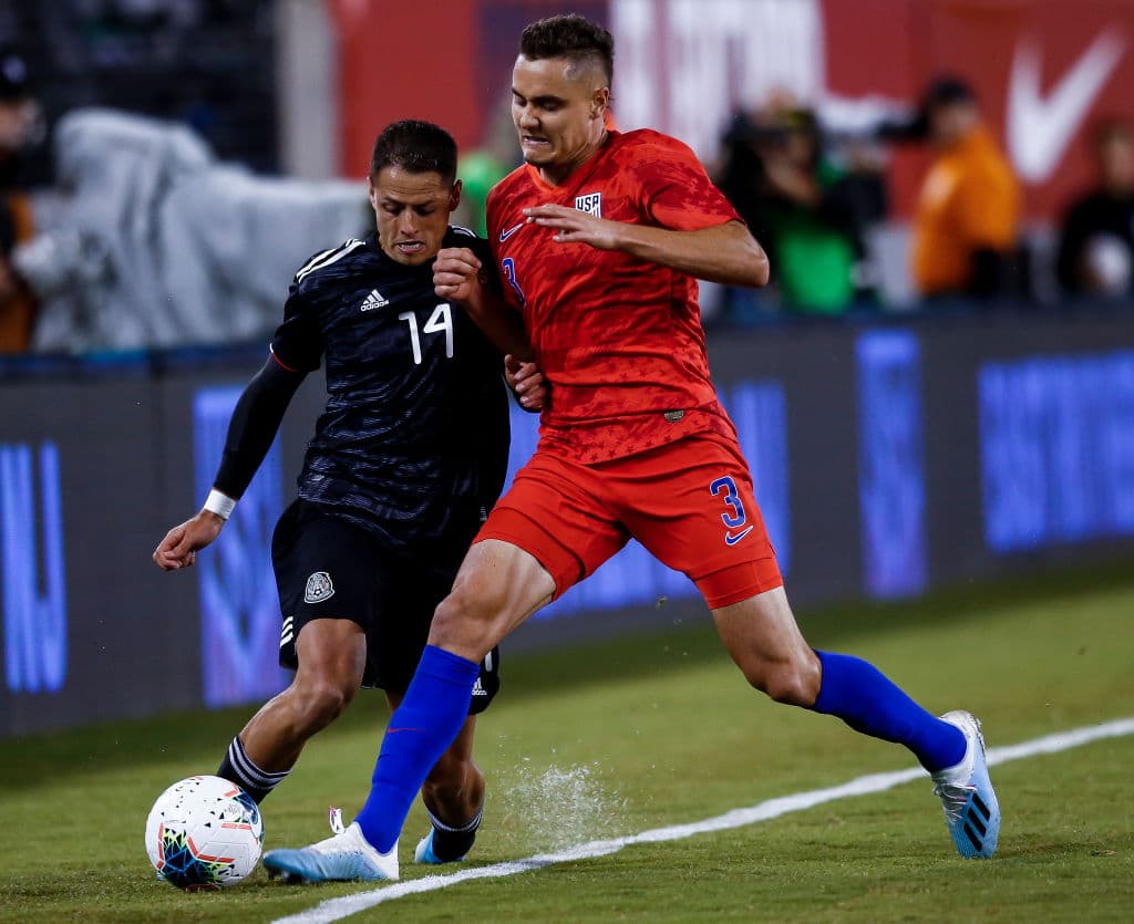 En su debut con el Sevilla mexicano lo hizo como titular en la primera fecha de la Europa League, donde anotó un golazo de tiro libre.