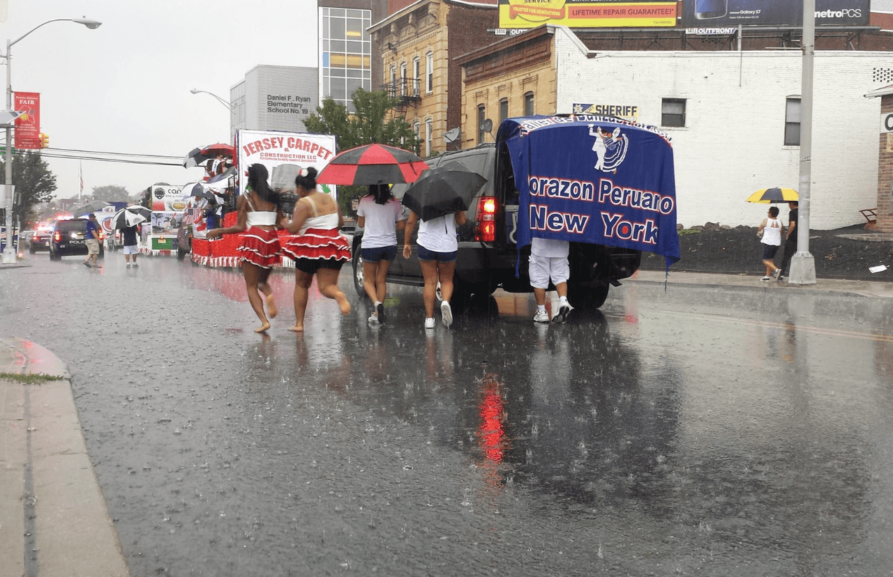La lluvia tuvo una participación especial en esta, la edición 30 del desfile.