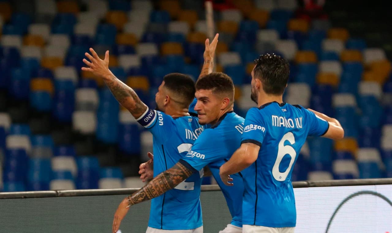 Con anotaciones de Victor Osimhen (11') y Lorenzo Insigne de penalti (57'), el Napoli se impone ante Cagliari 2-0 durante la Jornada 6 en la Serie A. Hirving Lozano jugó los 20 últimos minutos del encuentro y la escuadra 'Azzurra' sigue super líder de la tabla.