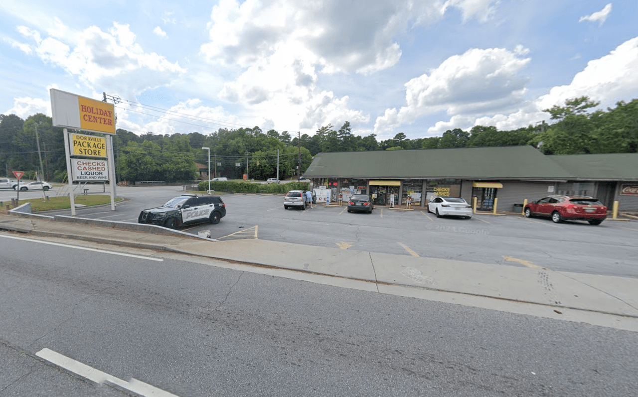 Licorería en Doraville queda destruida en un incendio nocturno: esto es lo que se sabe