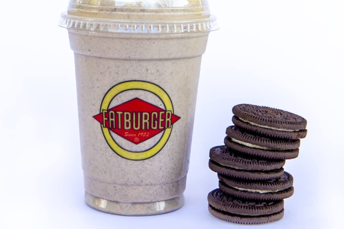 <b>Fatburger</b>
<br>🍪Darán una galleta gratis al consumir en el lugar o hacer pedido en línea. Necesitan decir que es Día de la Galleta. No darán el regalo a los pedidos de aplicación.
<br>📍Consulta sucursales en su página web. https://locations.fatburger.com/