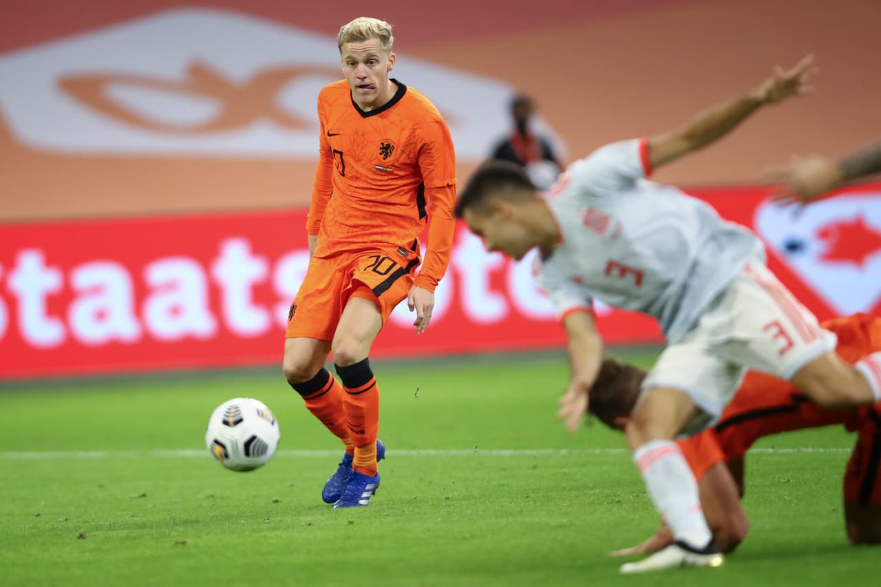 Holanda y España empatan 1-1 en partido amistoso internacional en la Amsterdam Arena. Sergio Canales abrió el marcador al minuto 18 a favor de los españoles, sin embargo, en la segunda parte, Van de Beek iguala el marcador al minuto 48 a favor de la 'Naranja Mecánica'. Sergio Ramos iguala en partidos jugados con su país a Gianluigi Buffon.
