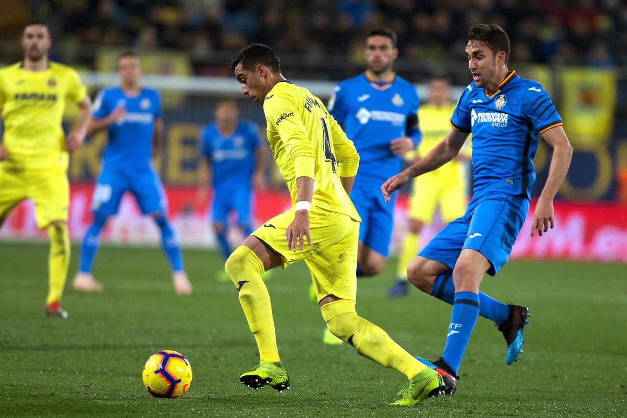 La salida por izquierda del argentino Ramiro Funes Mori (centro) y los cambios en ataque buscaron el triunfo para Villarreal.