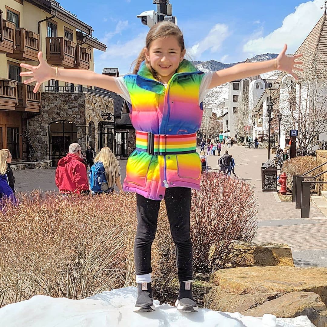 "Hoy, hace 7 años llegó esta princesa al mundo. Llegó a cambiar mi vida y la de quienes te conocen. Desde el primer día que te vi, supe que mi corazón ya no era el mismo: ya me habías convertido en papá; no sabía lo que era ser padre y menos de una niña", escribió el padre de la menor en compañía de esta imagen.