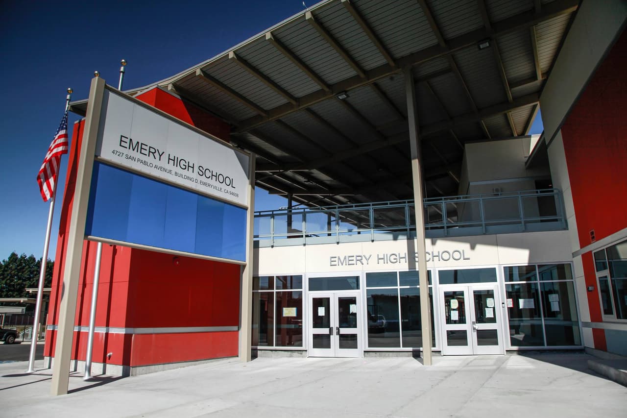 Descartan fuga en Emery High School: reportaron a bomberos olor a gas