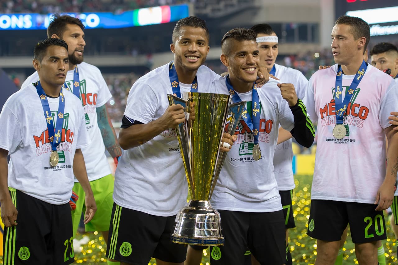 Para el verano del 2015 llegó su último gran título como profesional y de nuevo con la selección. La Copa Oro quedó por tercera vez en manos del mayor de los Dos Santos.