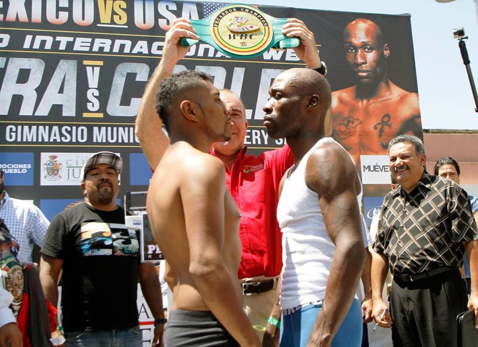 Nery Saguilán y DeMarcus Corley en peso