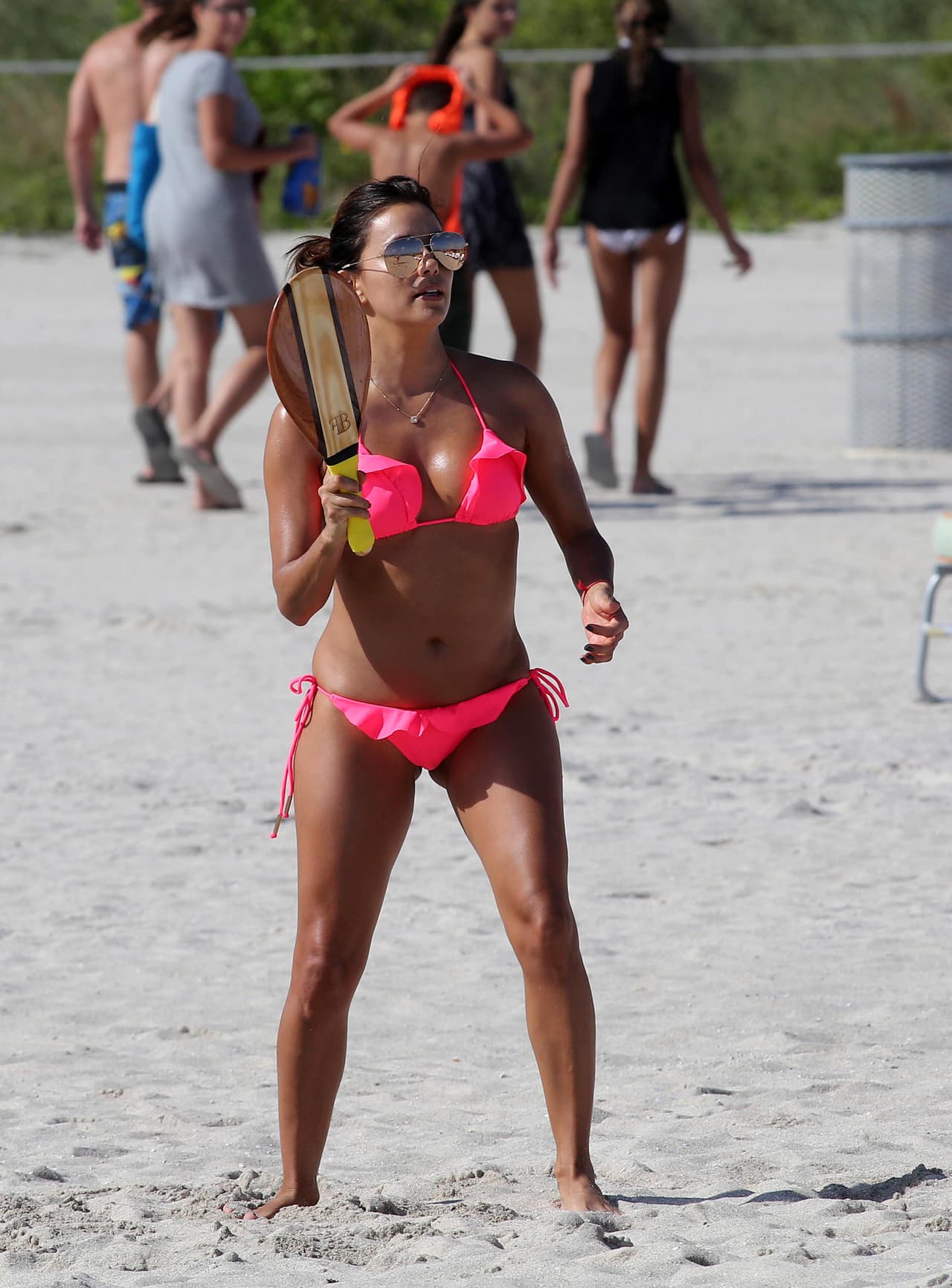 Así encontraron los paparazzi a Eva en la playa.