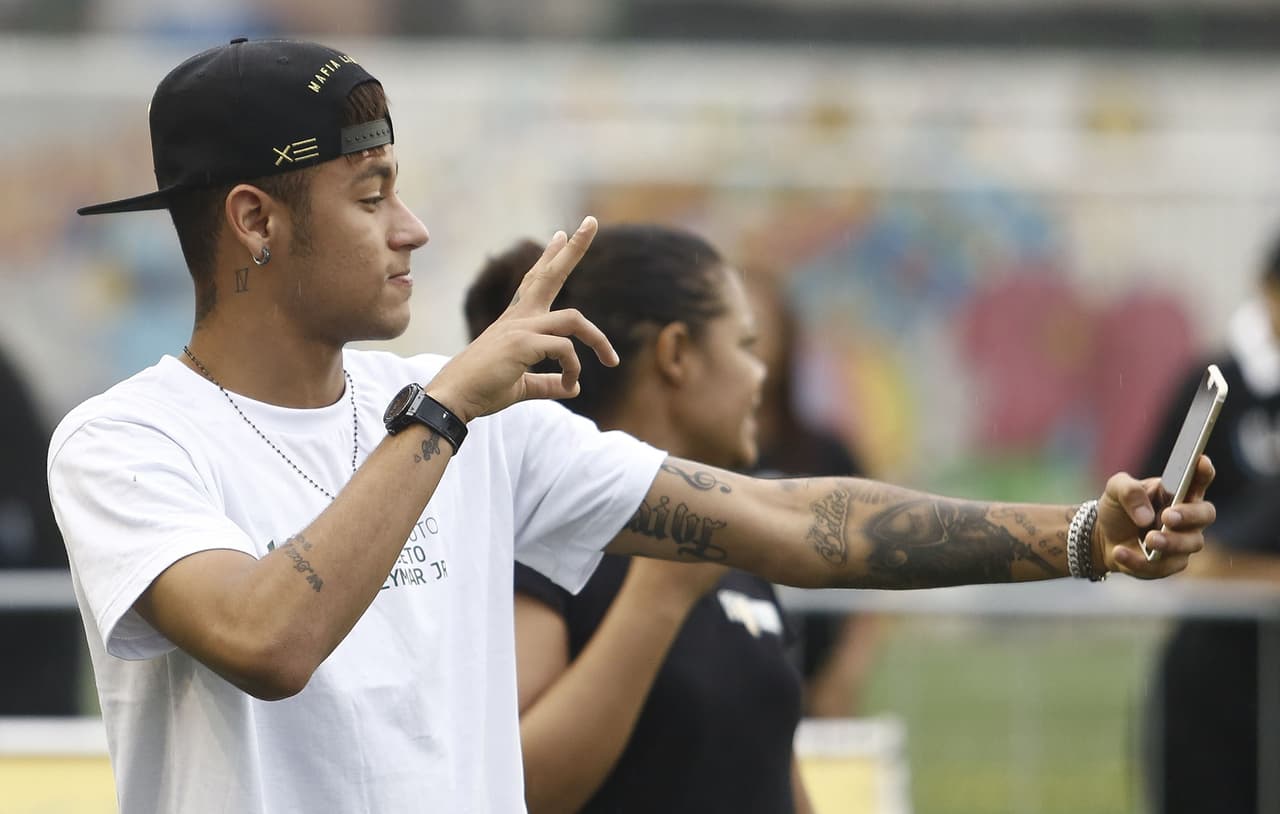 Neymar ganará 88 veces lo que gana Donald Trump por ser presidente de los Estados Unidos