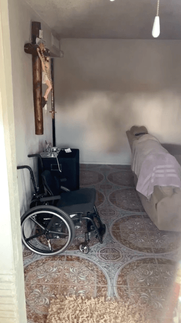 Astrid Rivera y Satcha Pretto fueron en busqueda de la silla de Ángel hasta la casa de Lorena en el Paso, Texas.