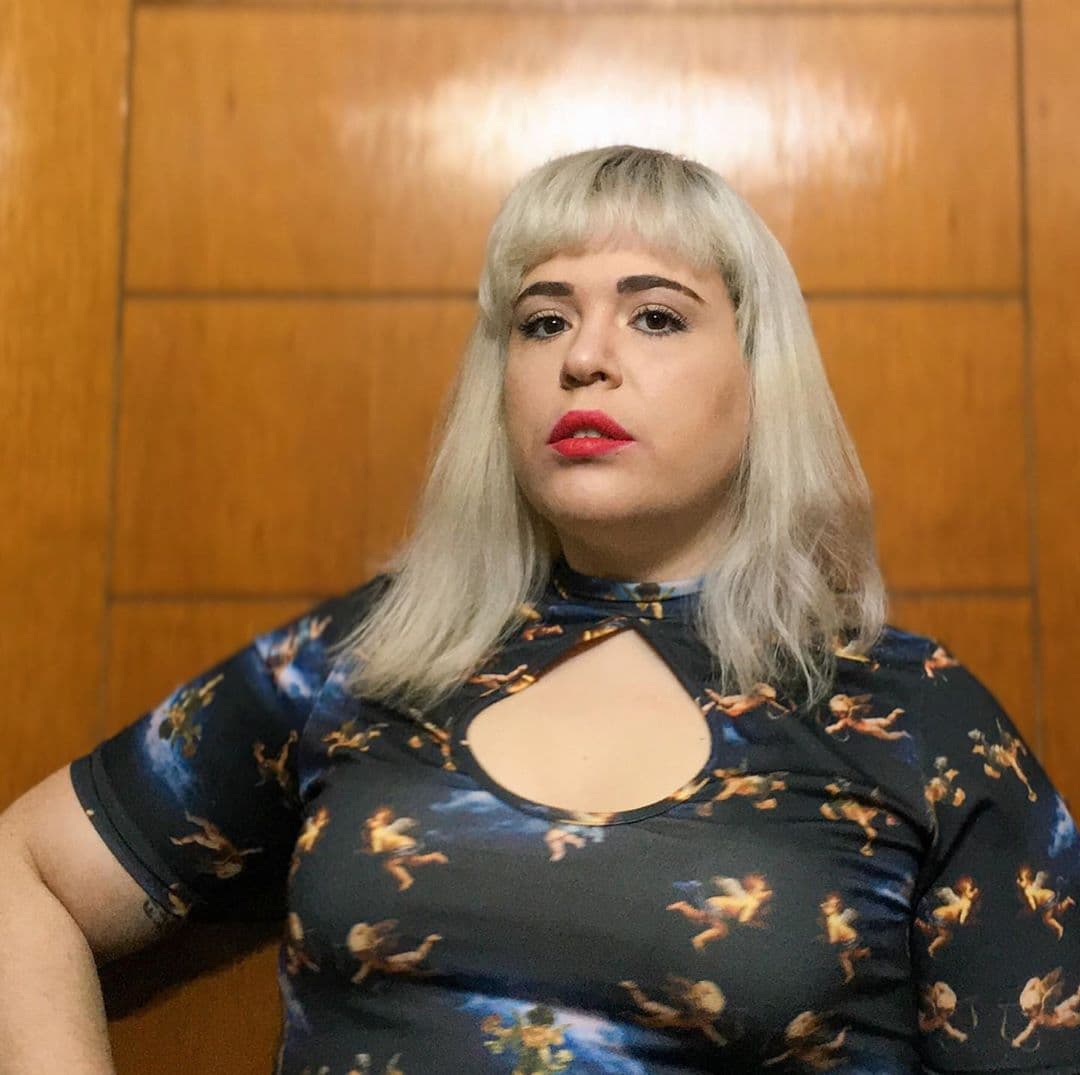 La gordofobia es el rechazo hacia las mujeres y hombres que sufren de exceso de peso o de obesidad y es visible con comentarios discriminatorios hacia quienes se sienten felices con su cuerpo mostrándolo públicamente.