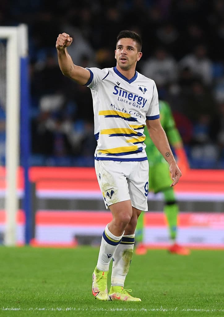 Napoli y Hellas Verona reparten puntos en la Serie A. Giovanni Simeone abría el marcador al 13', pero Giovanni Di Lorenzo igualaba el partido cinco minutos después de la anotación; el mexicano Hirving Lozano ingresó al 62' del encuentro.