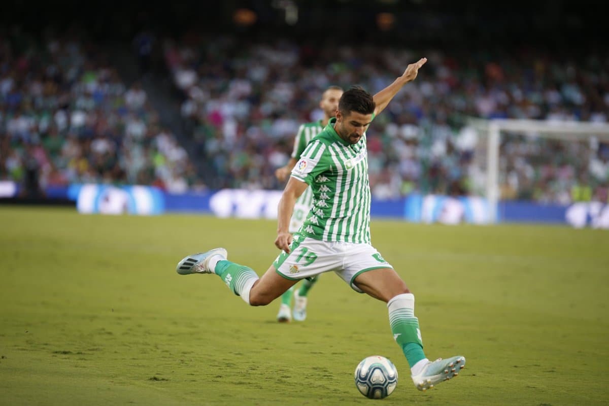 Lainez no ha ganado la titularidad, pues hay jugadores en su misma posición como Joaquín Sánchez o Cristian Tello que hacen un poco más complicada la titularidad.