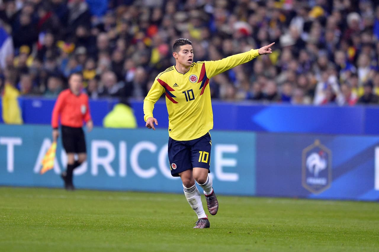 <b>James Rodríguez</b>:
<b>21.9 millones de dólares</b>. Es el crack de la Selección Colombia y juega con el Bayern Múnich de Alemania.