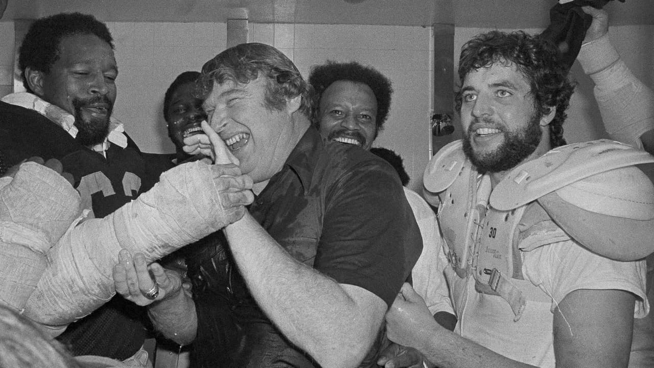 Justo en el Draft de 1958 los Philadelphia Eagles lo seleccionaron para cumplir su sueño profesional.