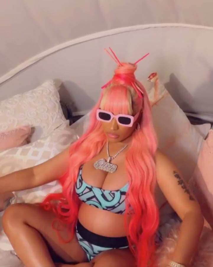 Sin embargo,
<b><a href="https://www.univision.com/famosos/hermano-de-nicki-minaj-es-condenado-a-25-anos-de-prision-hasta-cadena-perpetua-por-violacion-de-una-nina-fotos">se desconoce el sexo del bebé</a></b>, el nombre que llevará y los detalles del parto.
<br>