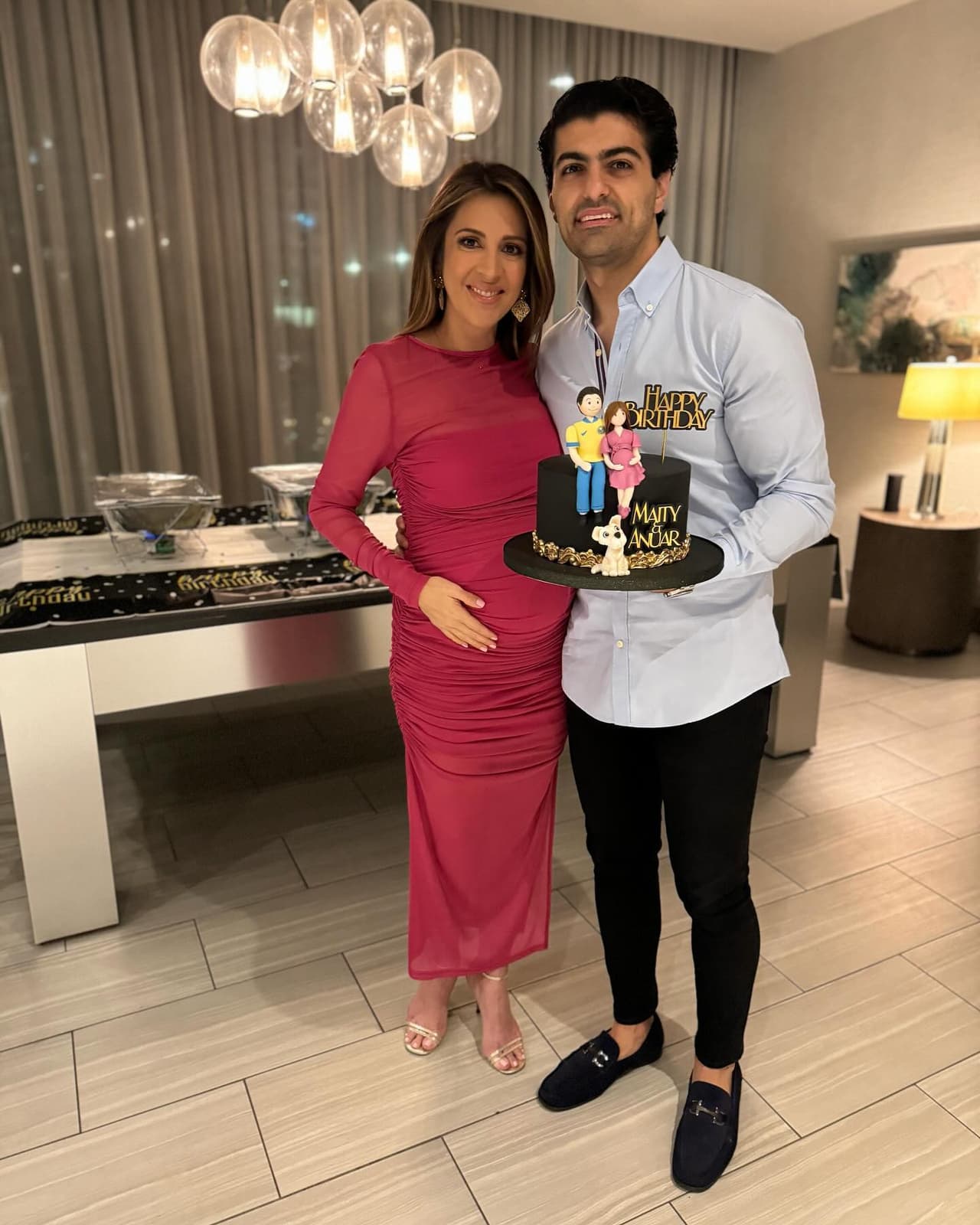 Maity Interiano y Anuar Zidan durante su celebración por sus cumpleaños.