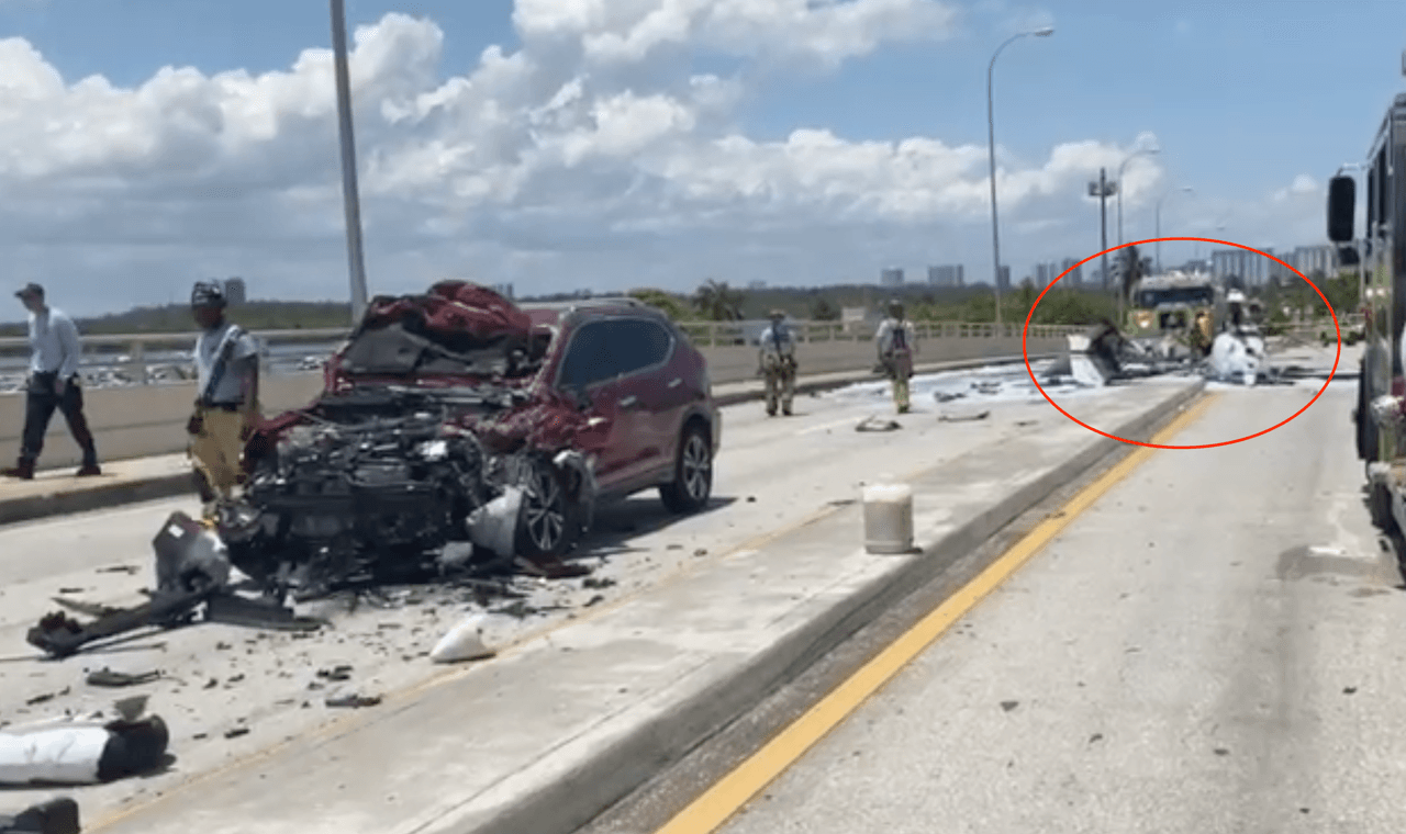 “Es un milagro que vayas en un vehículo con dos niños pequeños y te
<a href="https://www.univision.com/local/miami-wltv/narciso-torres-es-la-victima-del-accidente-con-avioneta-haulover-beach?sdsd" target="_blank">choques de frente con una aeronave y todos estén bien”</a>, dijo el vocero de la policía, Alvaro Zabaleta.