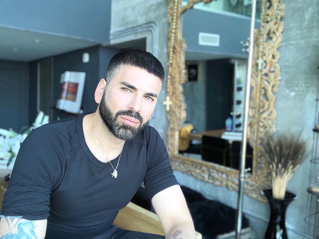 Sin embargo, por más esfuerzos que hizo Jomari, su madre
<b><a href="https://www.univision.com/famosos/lo-desheredara-la-madre-de-jomari-goyso-ya-sabe-que-la-bloqueo-en-instagram-y-su-sobrina-aboga-por-ella-fotos" target="_blank">se enteró</a></b>.