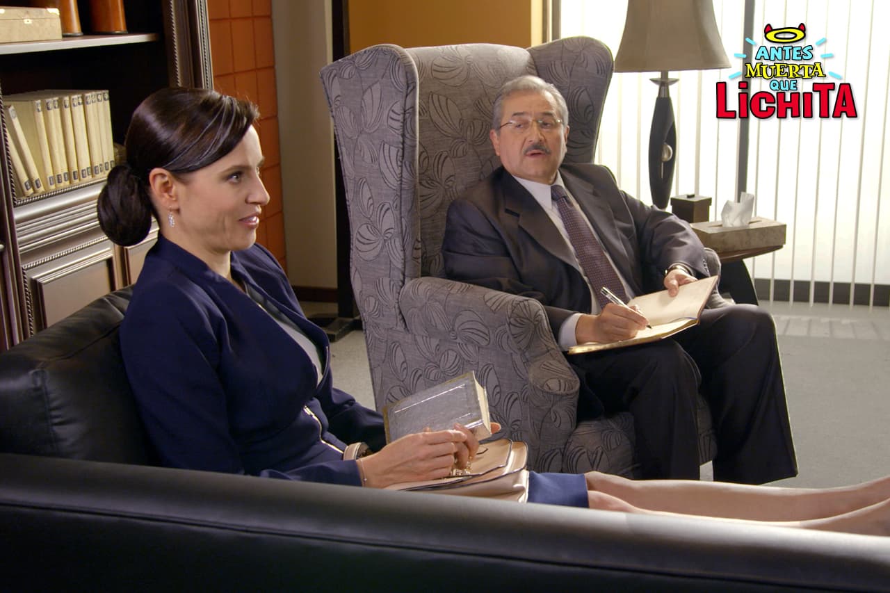 Rafael y Valeria convencen a Beatriz de tomar terapia psicológica.