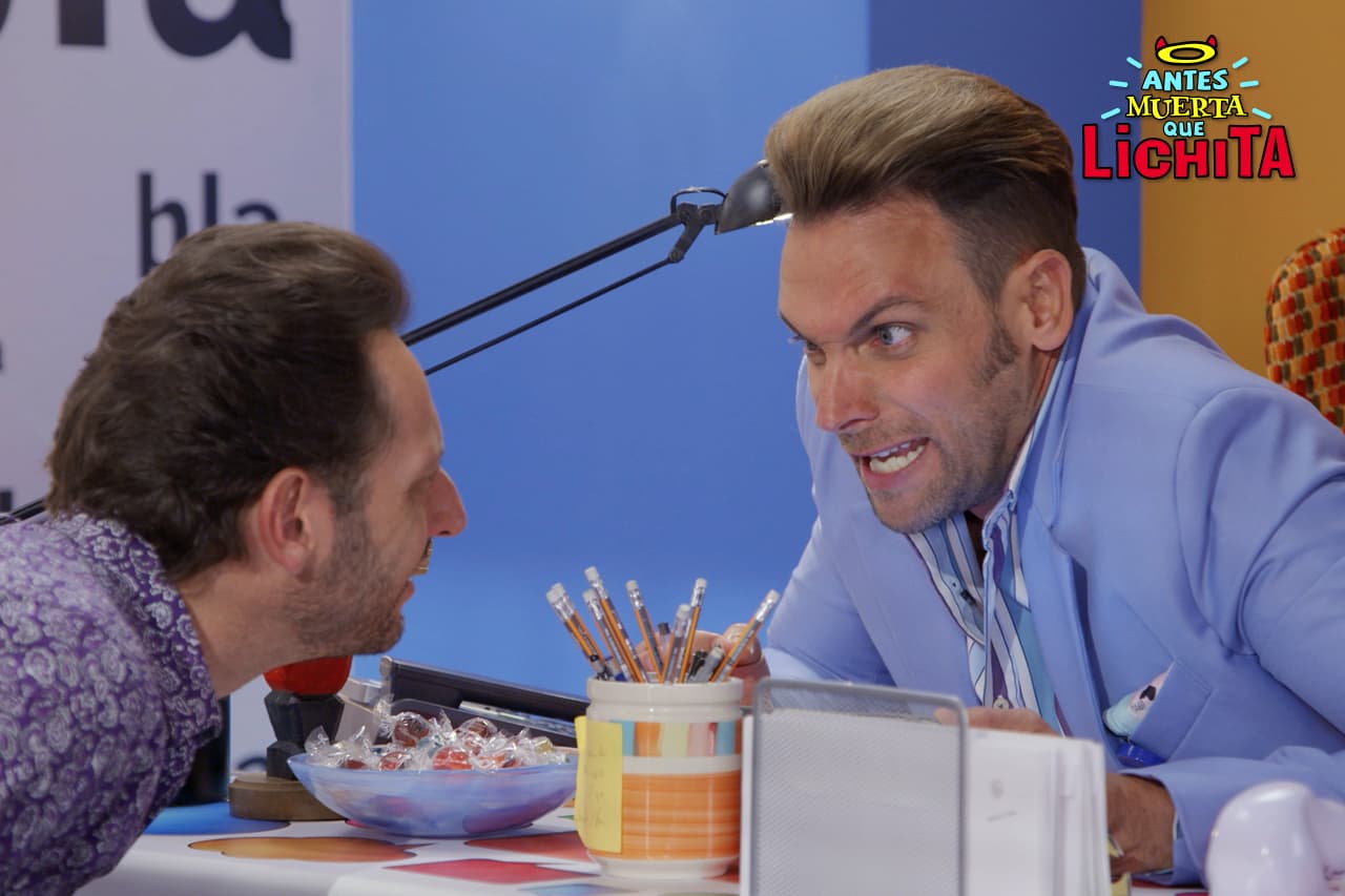 Néstor le revela a Elías que Icónika USA ya existe.