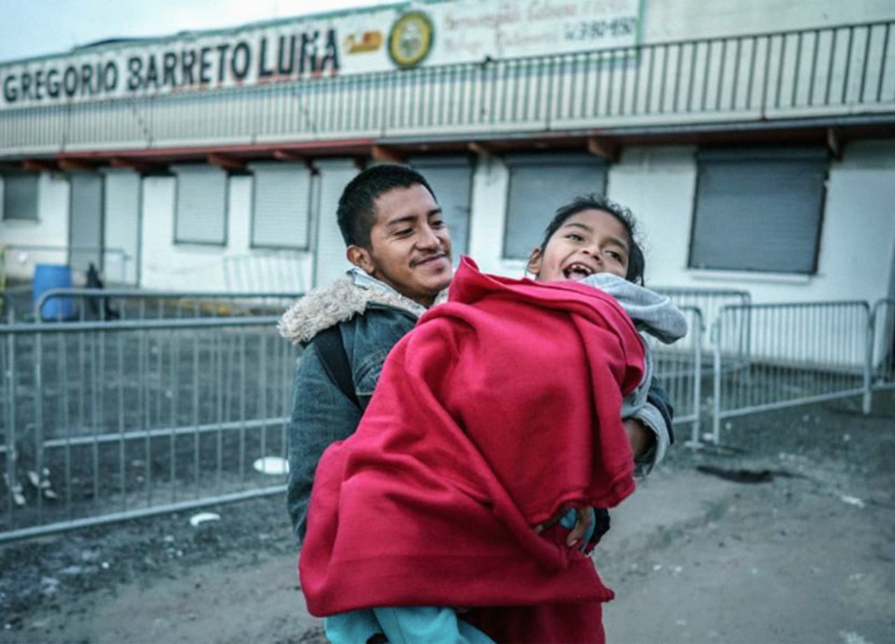 Matteu contó que durante cinco años tocó puertas buscando ayuda para su hija en Honduras. Nunca la consiguió.