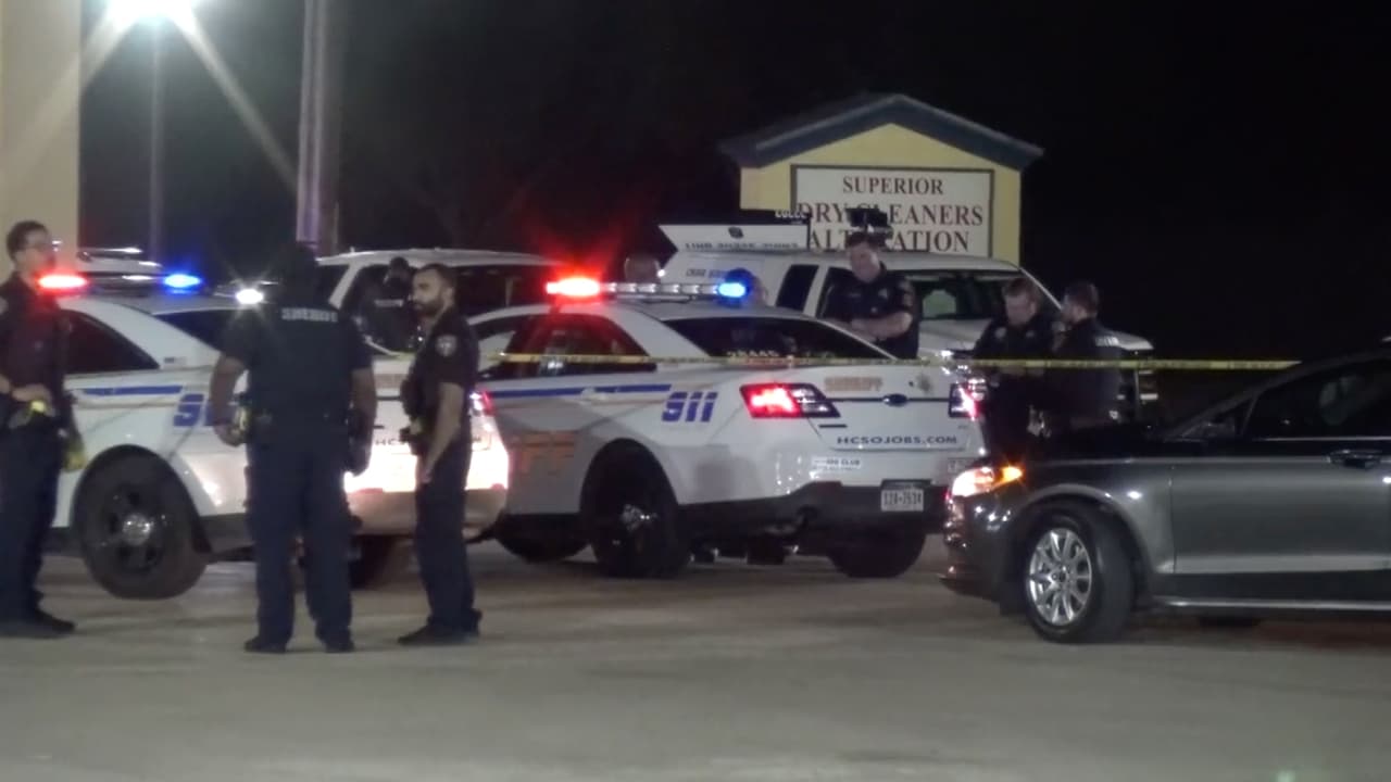 Testigos de los hechos dijeron que una discusión terminó con el tiroteo en el estacionamiento cerca de un restaurante móvil.