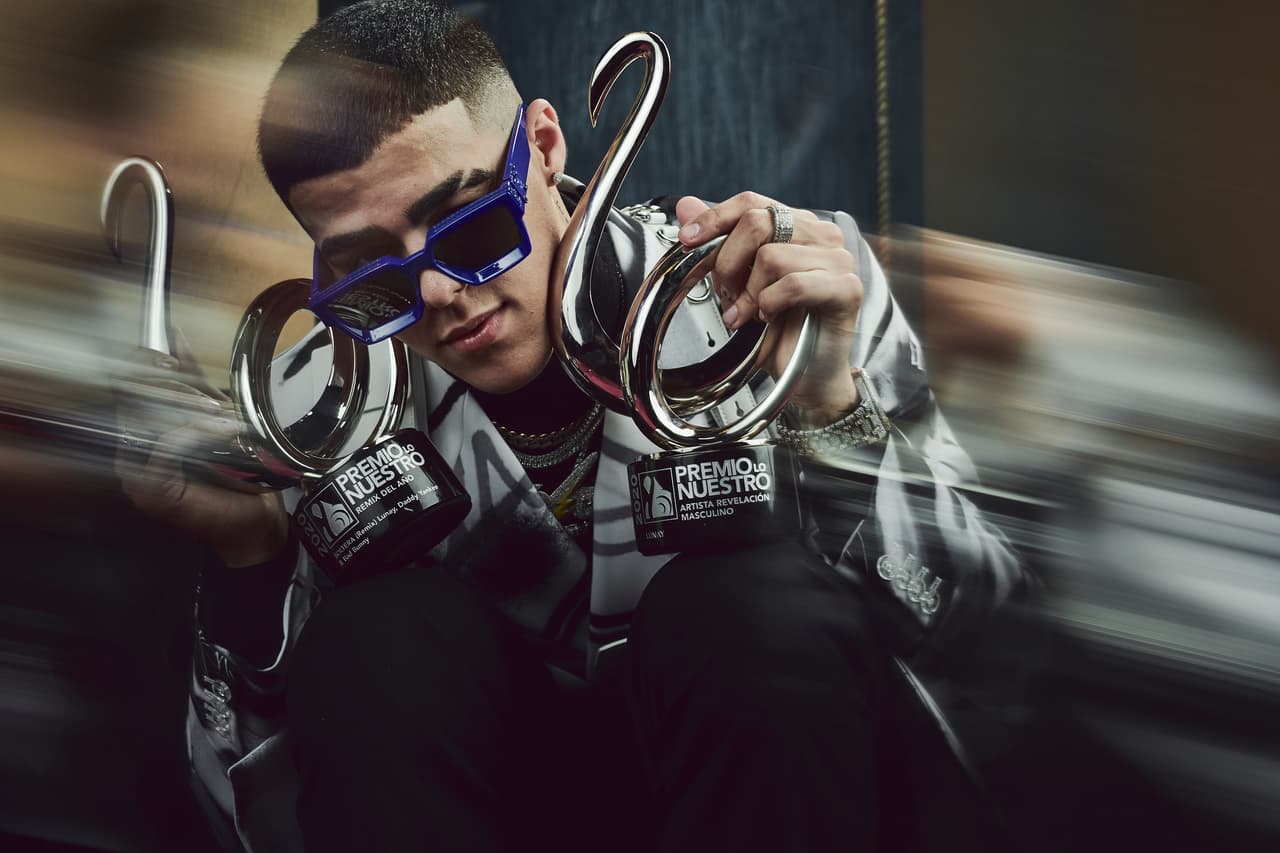 Lunay ganó Artista revelación masculino y uno más por Remix del año, con la canción 'Soltera', que cantó junto a Daddy Yankee y Bad Bunny.
