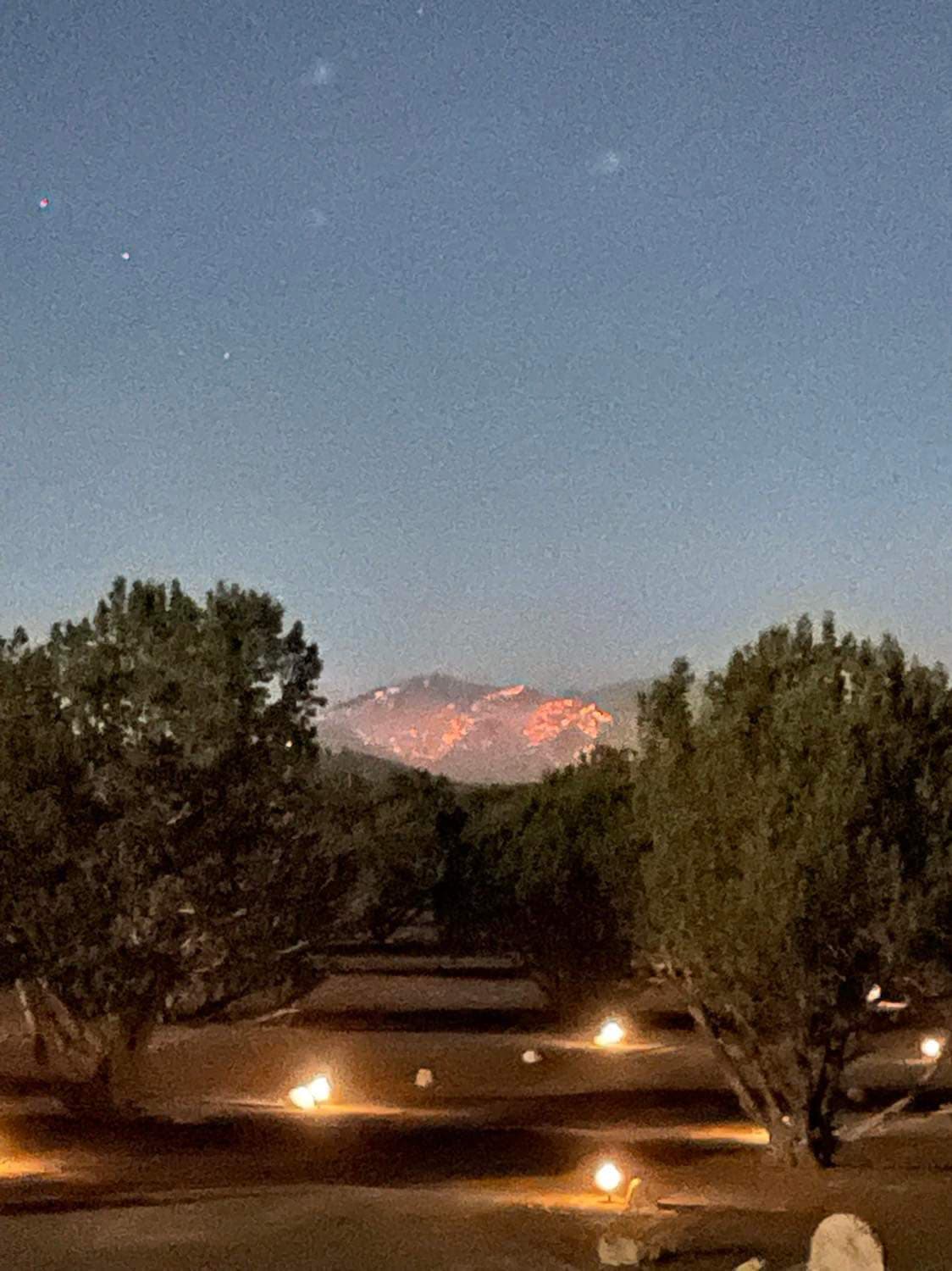 El domingo por la mañana comenzó el incendio Pipeline justo al norte de Flagstaff en el condado de Coconino.