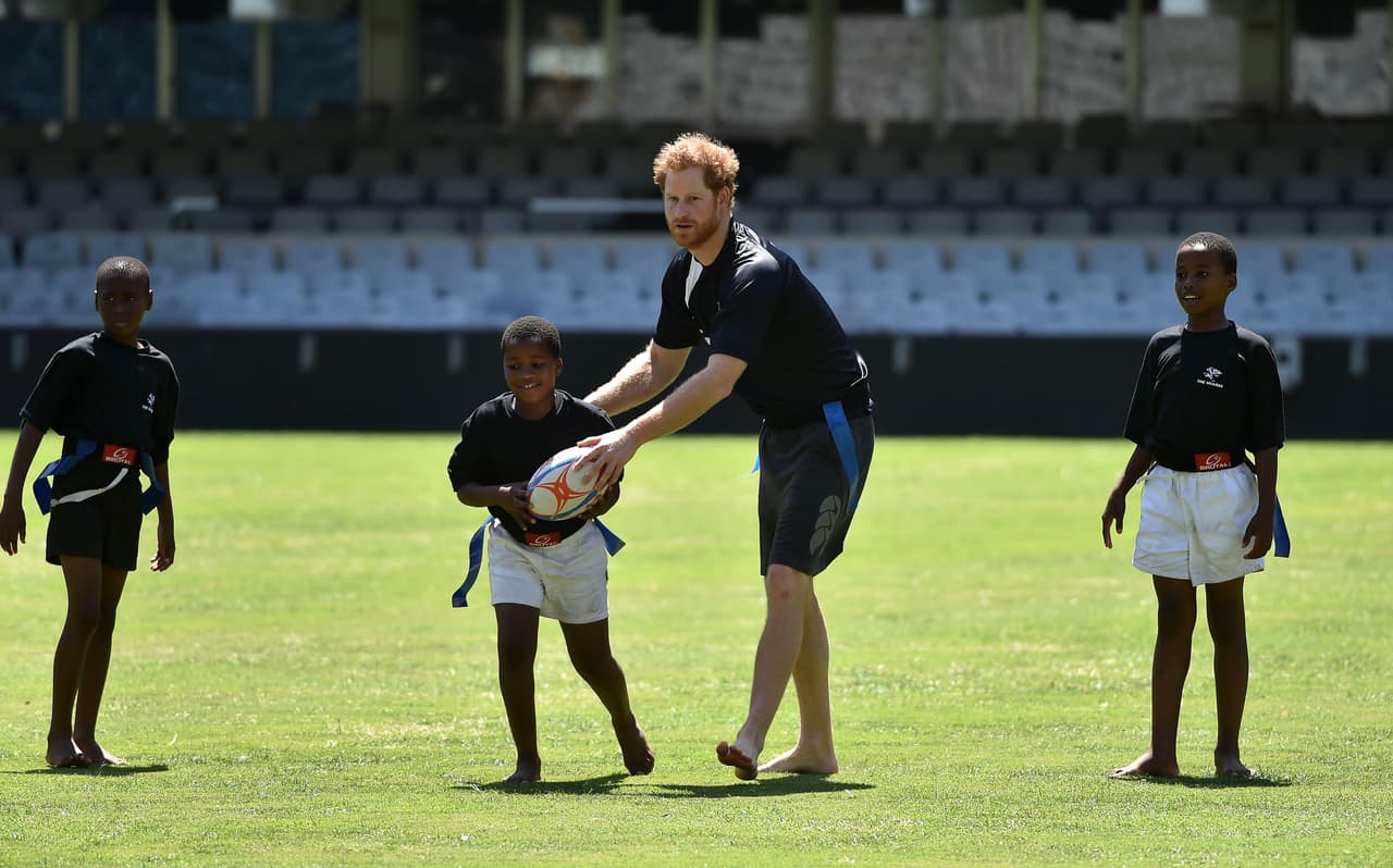 El Príncipe Harry jugando rugby en Sudáfrica