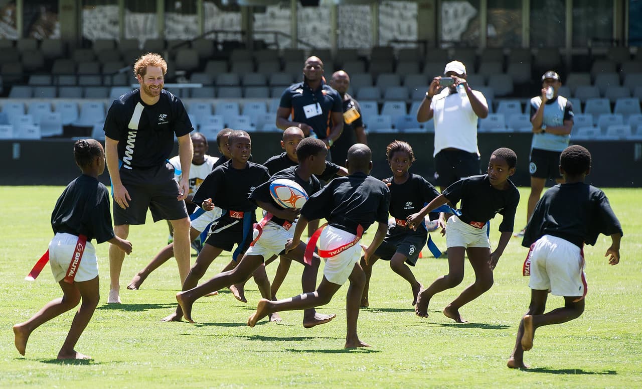 El Príncipe Harry jugando rugby en Sudáfrica
