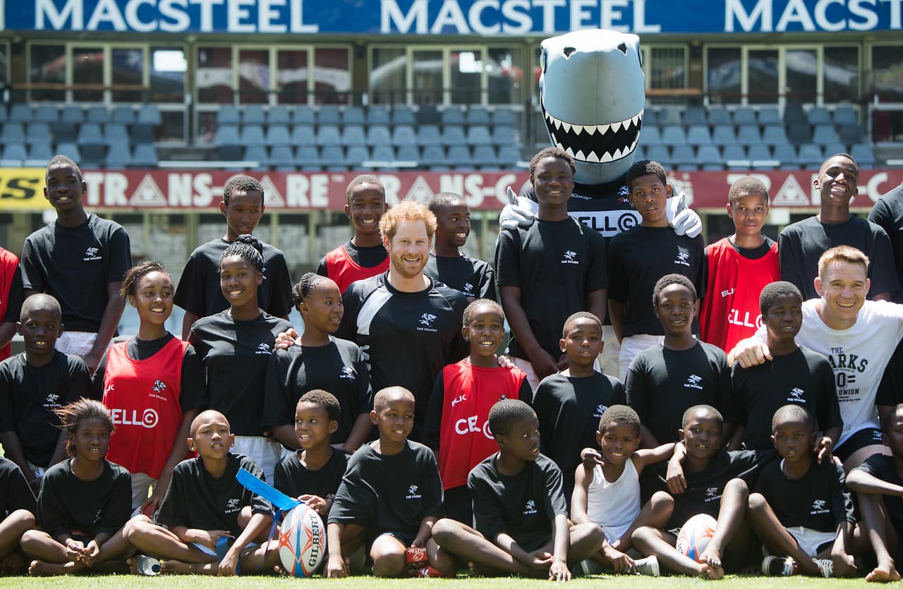 Harry posó con todos los chicos del equipo.