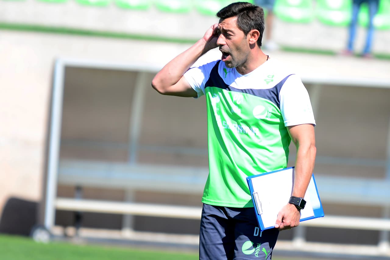 Caixinha seguirá en Santos