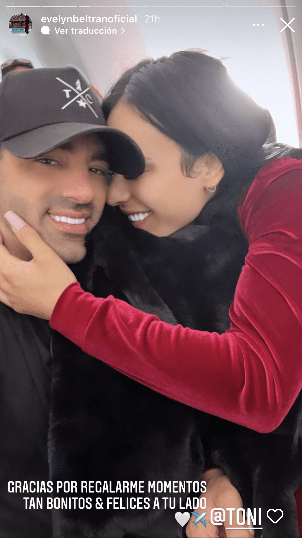 "Gracias por
<b>regalarme momentos tan bonitos y felices</b> a tu lado", le escribió la 'tiktoker' junto a esta romántica imagen.
<br>