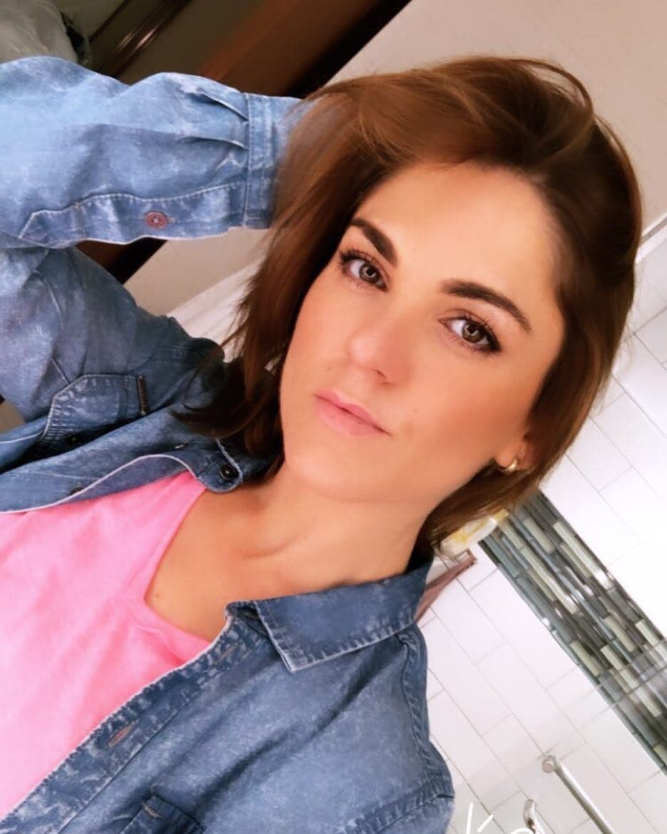 Esta actriz mexicana de 34 años también tuvo su primera participación en la televisión a los 8 años. En 1993 fue invitada a participar tanto en la película 'Mujeres infieles' como en la serie 'Al derecho y al Derbez'.