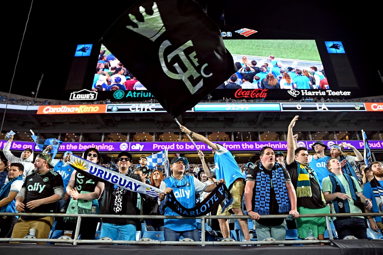 La porra no dejó de alentar a su club ante LA Galaxy.
<br>