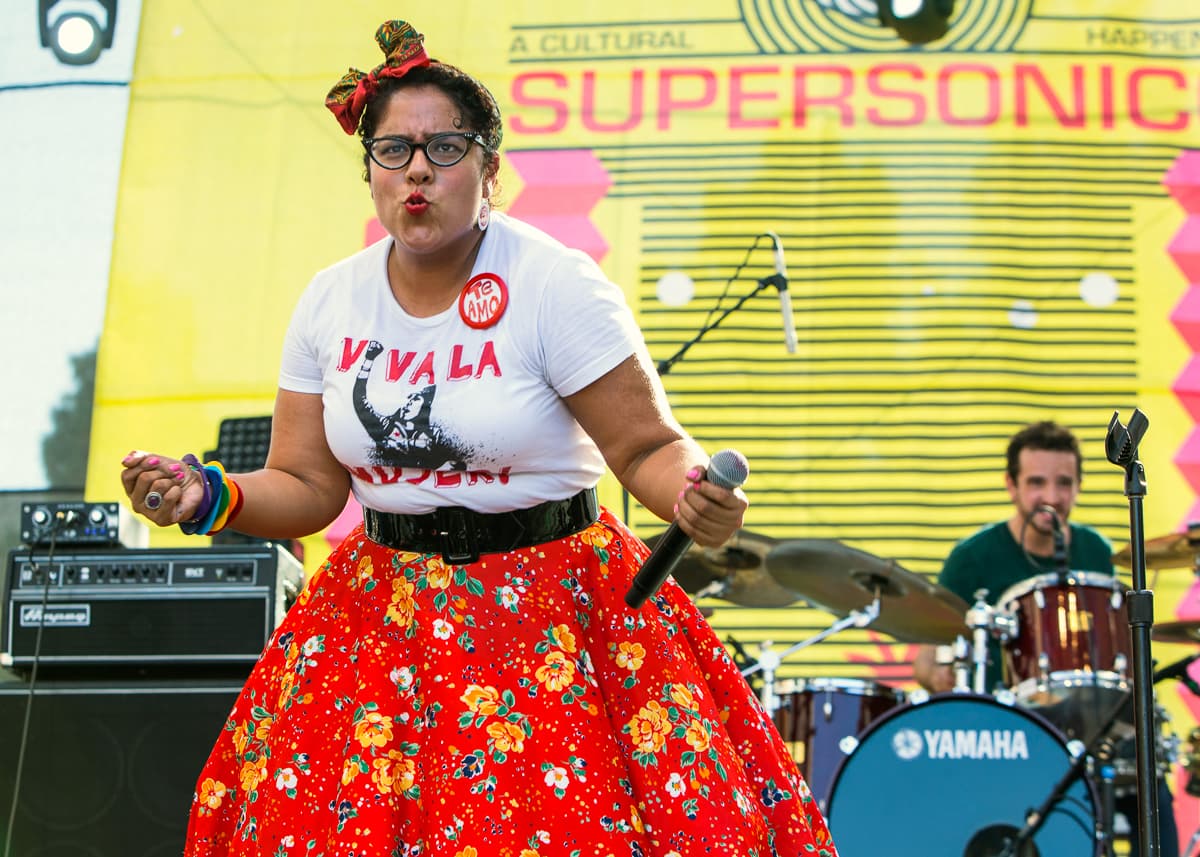 Damos un vistazo atrás a lo mejor del “Supersónico 2014”; moda, arte y mucha música hicieron parte de este gran festival y que este año promete mucho más, con artistas de la talla de Aterciopelados, Ximena Sariñana, Kinky, Nortec: Bostich & Fussible, para más info visita supersonico.me