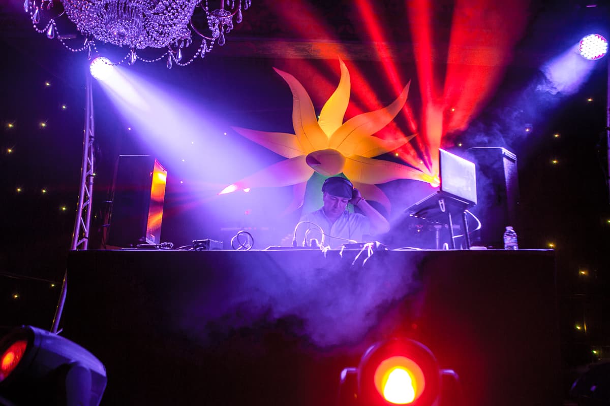 Damos un vistazo atrás a lo mejor del “Supersónico 2014”; moda, arte y mucha música hicieron parte de este gran festival y que este año promete mucho más, con artistas de la talla de Aterciopelados, Ximena Sariñana, Kinky, Nortec: Bostich & Fussible, para más info visita supersonico.me