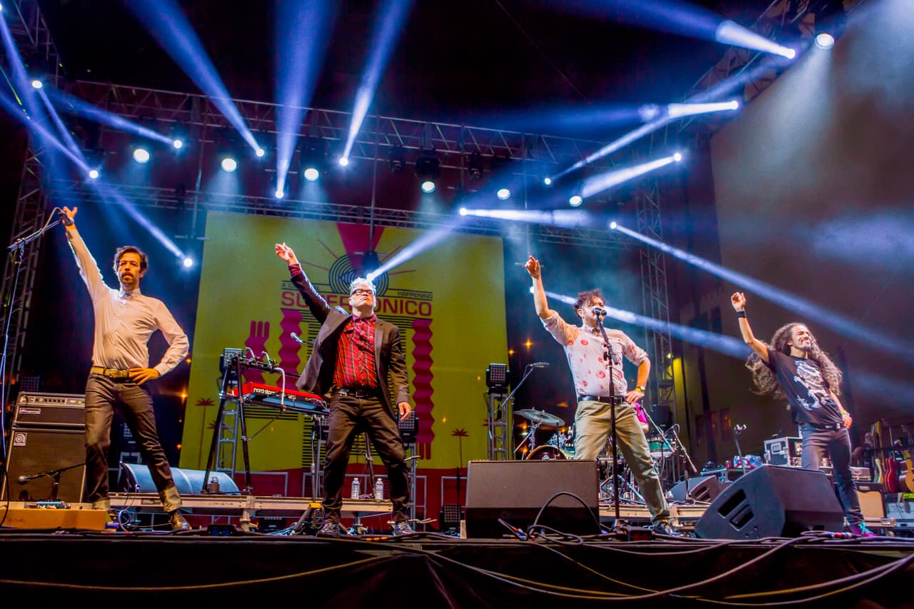 Damos un vistazo atrás a lo mejor del “Supersónico 2014”; moda, arte y mucha música hicieron parte de este gran festival y que este año promete mucho más, con artistas de la talla de Aterciopelados, Ximena Sariñana, Kinky, Nortec: Bostich & Fussible, para más info visita supersonico.me