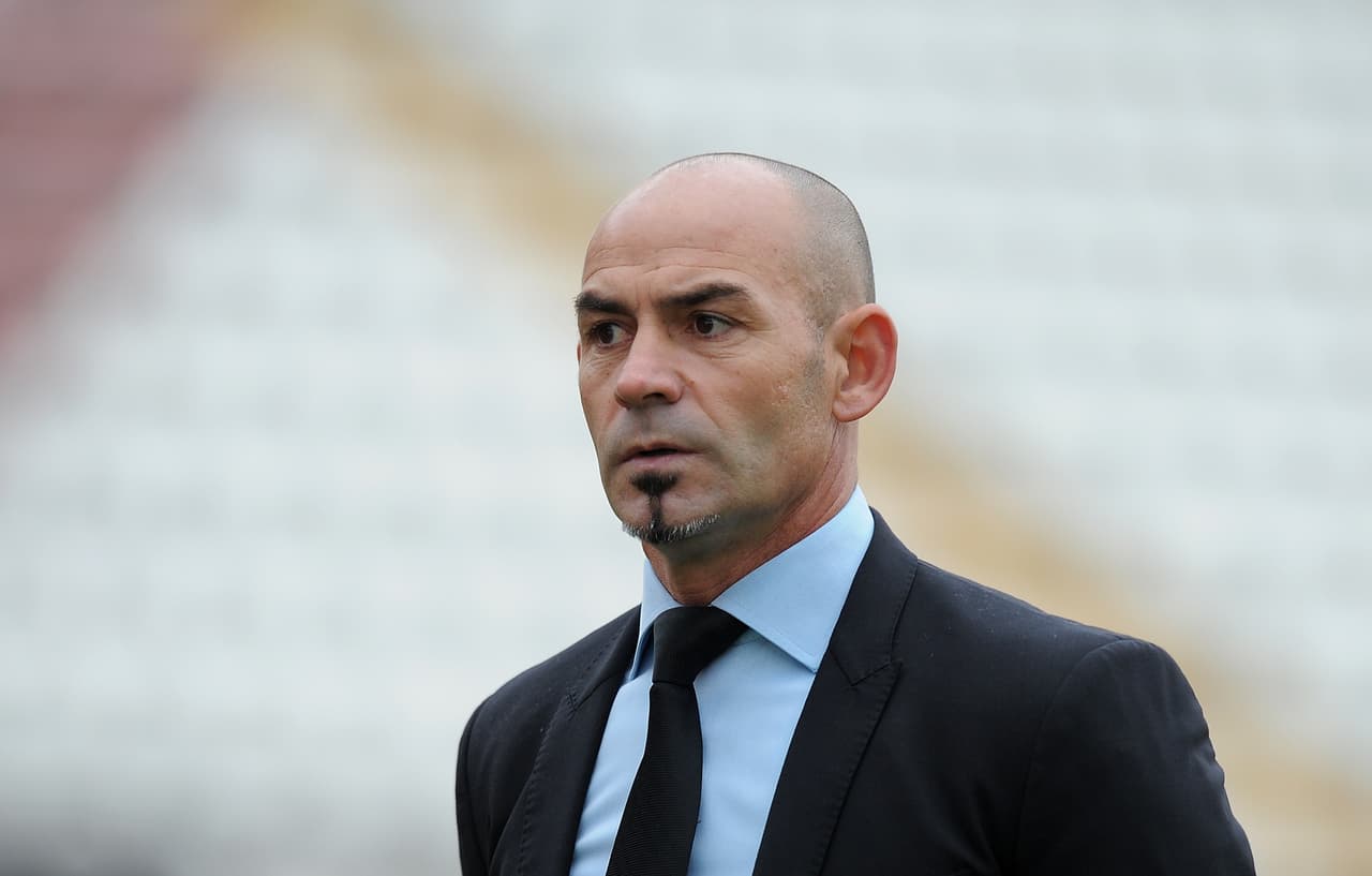 El Granada y Guillermo Ochoa se quedan sin entrenador