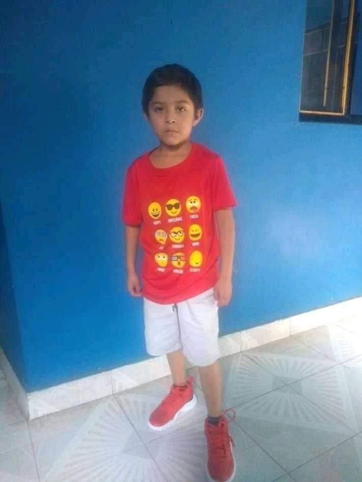 Esmeralda DeLuna y Marco-Antonio Rubio tienen 4 hijos, tres de los cuales presenciaron el
<a href="https://www.univision.com/local/chicago-wgbo/cumplio-su-amenaza-que-la-iba-a-matar-si-iba-a-la-policia-hermano-de-hispana-asesinada-frente-a-sus-hijos-video">apuñalamiento de su madre</a>. Un cuarto, Fabián, de 8 años, vive en México con la suegra de la víctima, la abuela paterna.